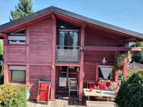 Chalet rouge à la campagne proche de Genève